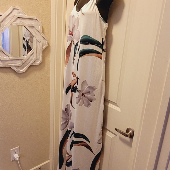 White Floral Maxi Dress - Picture 2 of 3